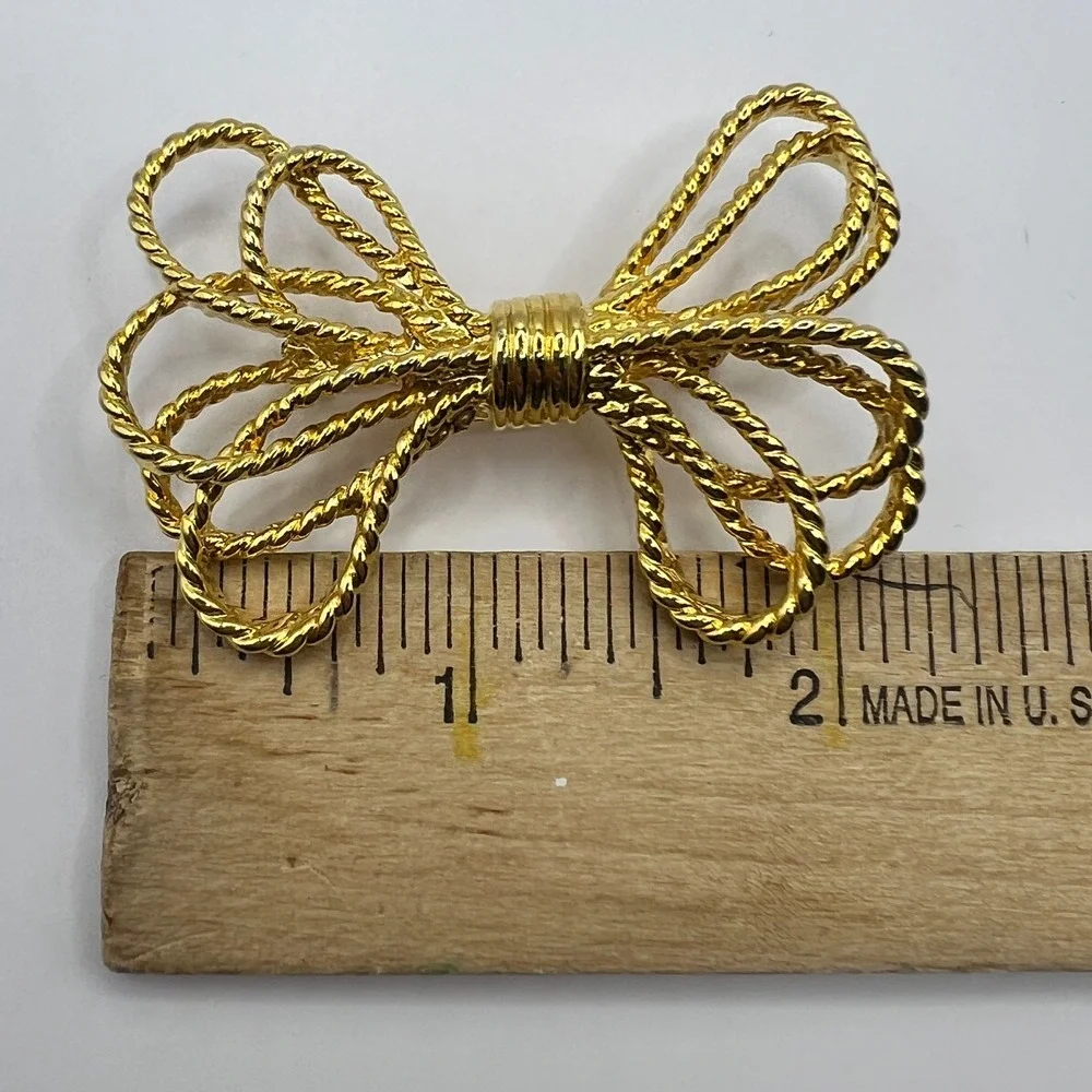 Coquette Gold Bow‎ Brooch – Vintage Rope Twist Style